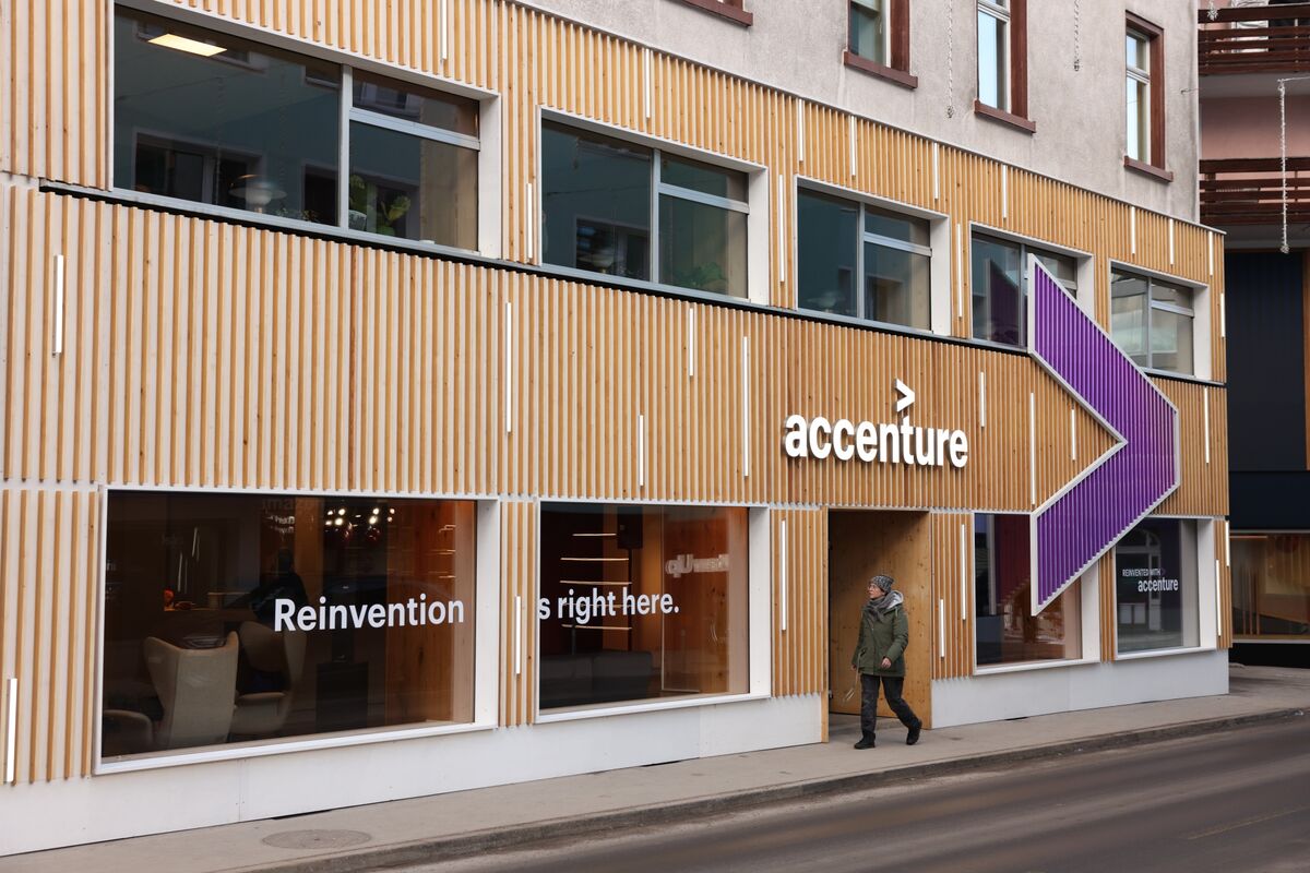 Accenture Promotes 50,000 Staff: Six-Month Wait Ends