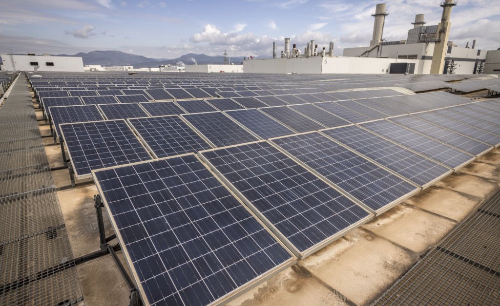 AI's Energy Hunger:  A Growing Power Crisis?