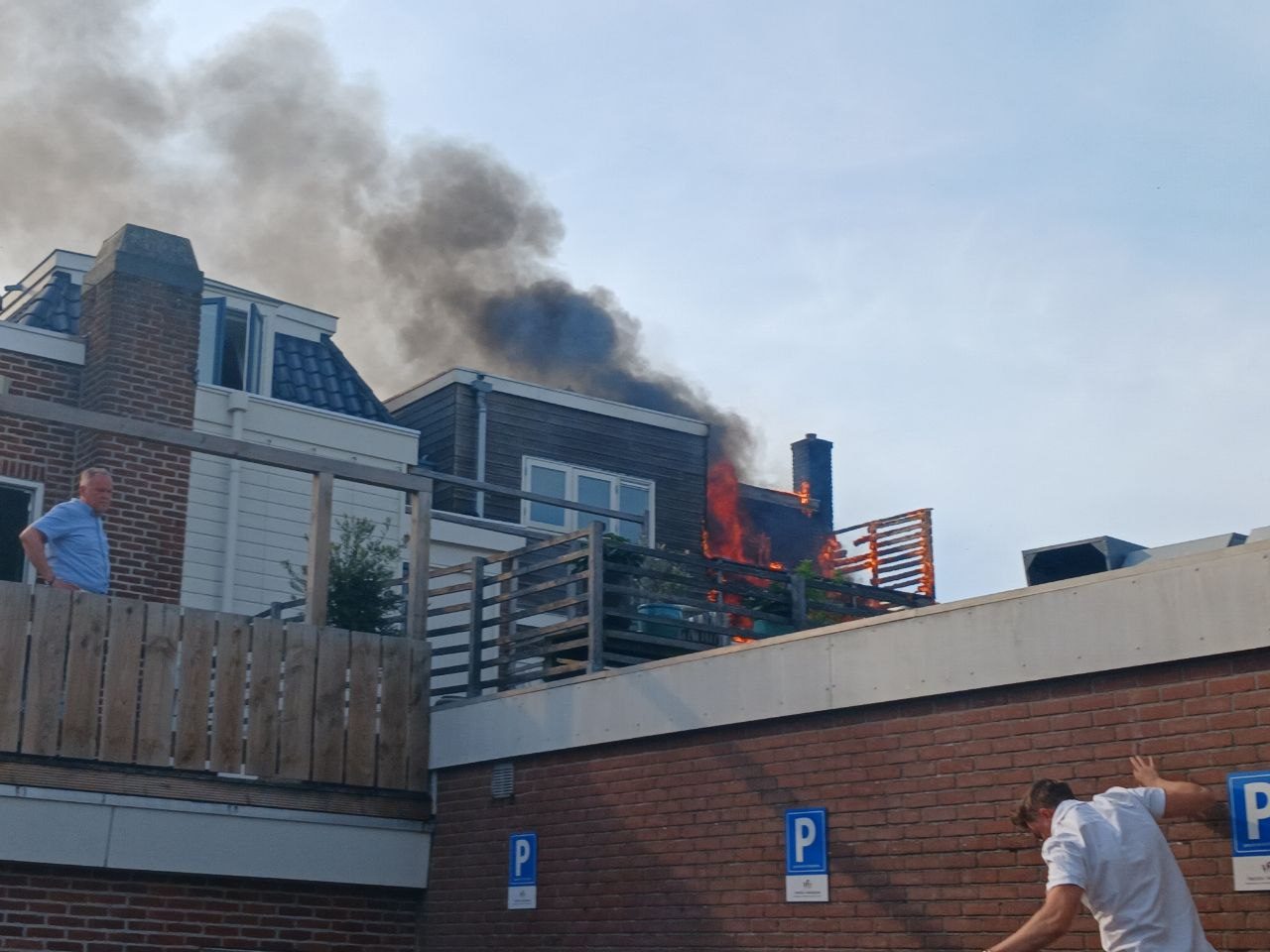 Brand Leeuwarden: BBQ Op Dakterras Veroorzaakt Vuurzee