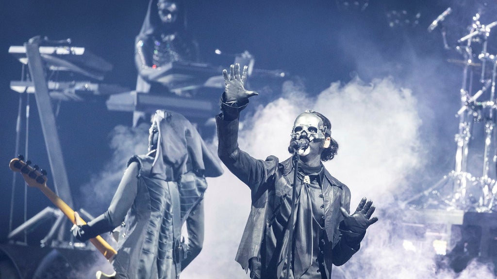 Ghost: Maximalistisk Underhållning Med Vemod