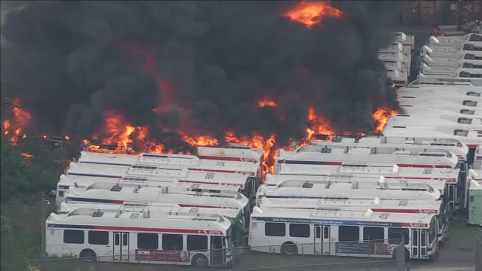 Philadelphia Bus Blaze: Chopper 6 Footage