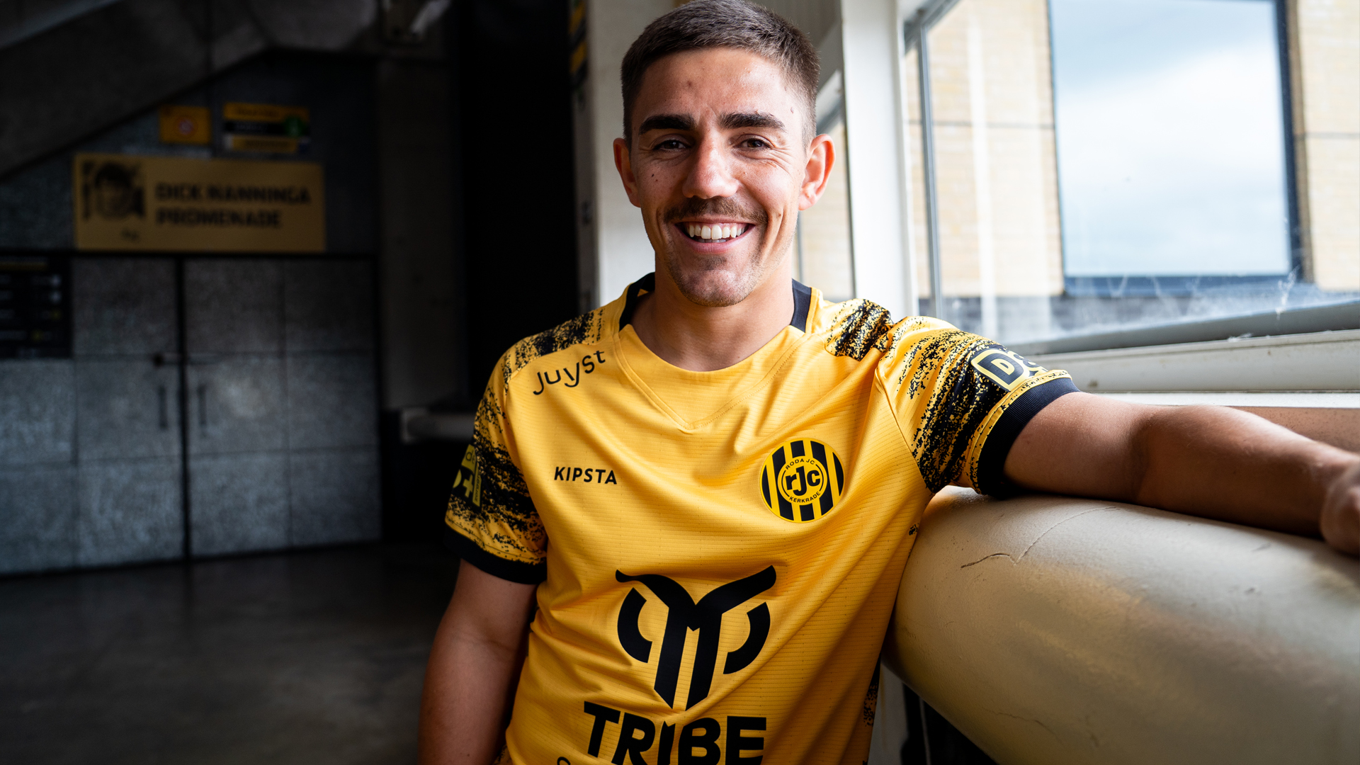 Roda JC Versterkt Zich Met Australische Middenvelder Nisbet