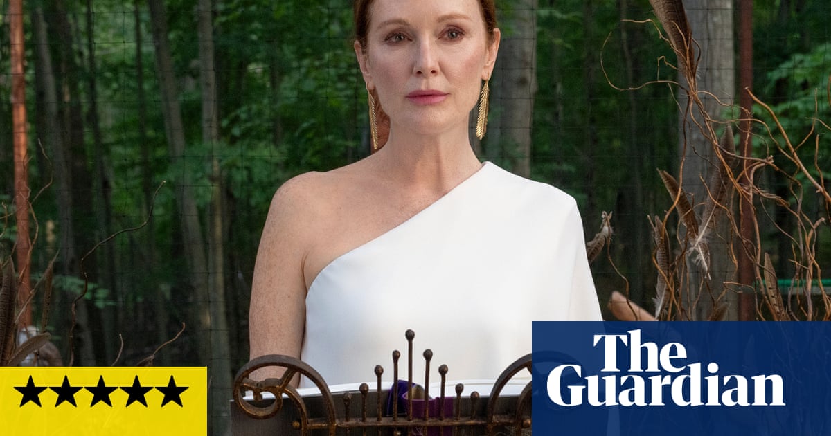 Sirens: Julianne Moore's Addictive Cult Drama
