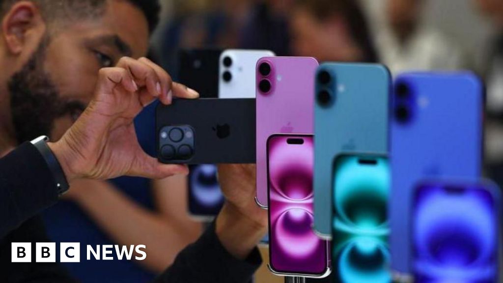 Trump Tariffs: $900M Blow To Apple